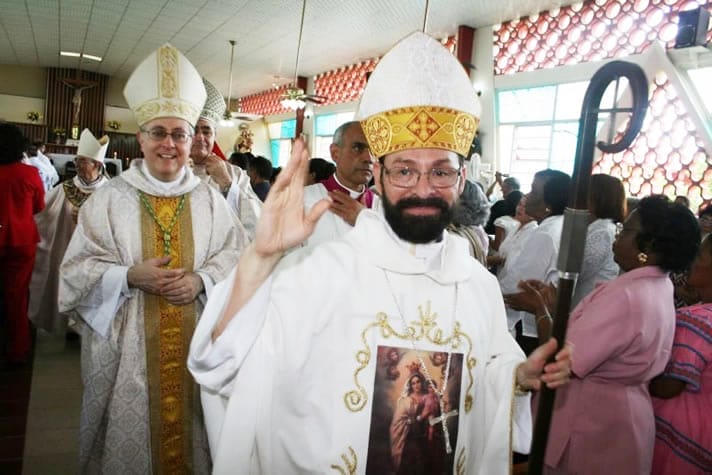 O agostiniano recoleto Aníbal Saldaña é ordenado bispo na Catedral de Bocas del Toro