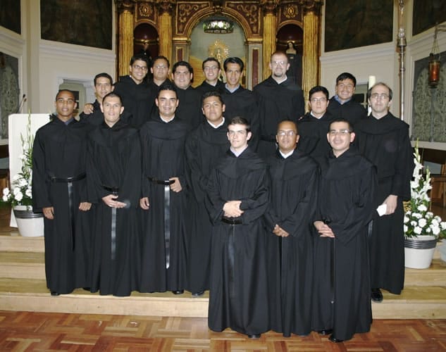 Quince jóvenes hacen su profesión religiosa temporal en el noviciado de Monteagudo