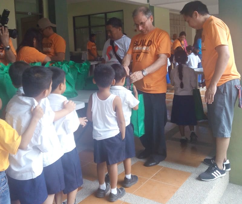 Los agustinos recoletos se desplazan a Leyte para construir comunidad tras el desastre del tifón Haiyán