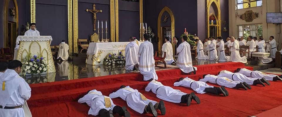 Siete agustinos recoletos, ordenados sacerdotes en Filipinas